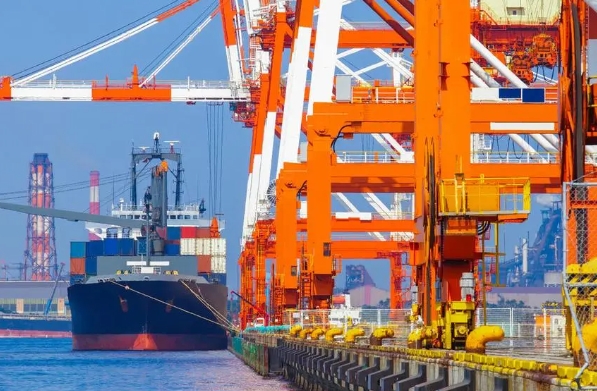 青島海運物流公司將繼續(xù)保持創(chuàng)新精神，不斷推動航運業(yè)發(fā)展