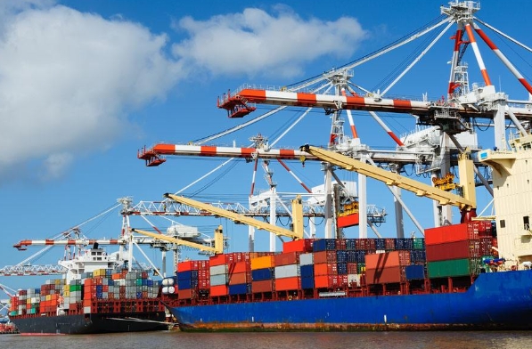 青島貨代如同一條隱形的藍(lán)色紐帶，緊密連接著世界各地的經(jīng)濟(jì)脈搏