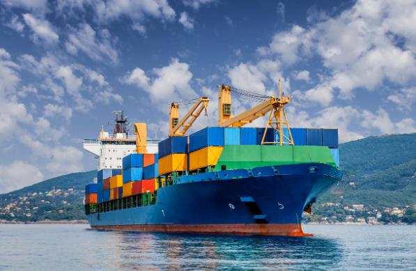 深圳國際貨運業(yè)的迅猛發(fā)展，歸因于深圳優(yōu)越的位置和完善的物流網(wǎng)絡