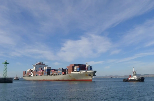 深圳港口作為中國非常繁忙的港口之一，其貨代業(yè)務也得到了蓬勃發(fā)展