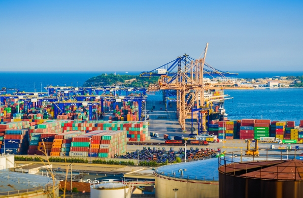 深圳的國際貨代公司在面對挑戰(zhàn)的同時，也迎來了前所未有的發(fā)展機(jī)遇