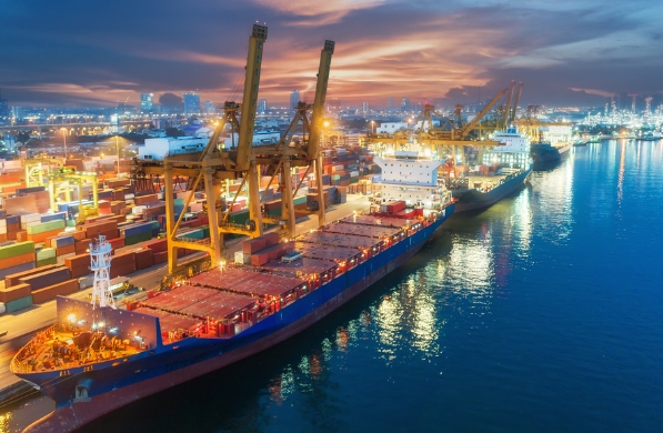 天津貨代如同一座隱形的橋梁，連接著國內(nèi)外市場的商品流通