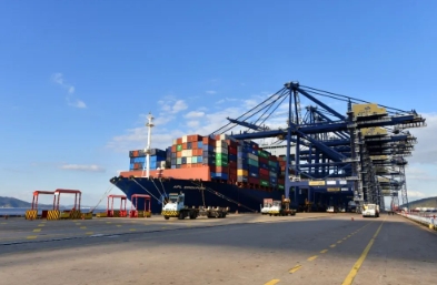 天津貨代公司以優(yōu)質(zhì)的服務，在全球貿(mào)易舞臺上綻放著光芒