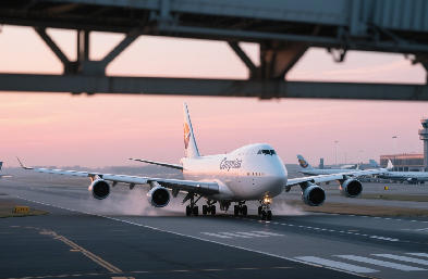 國際物流：海運(yùn) / 空運(yùn) / 陸運(yùn)全鏈路，全球門到門直達(dá)